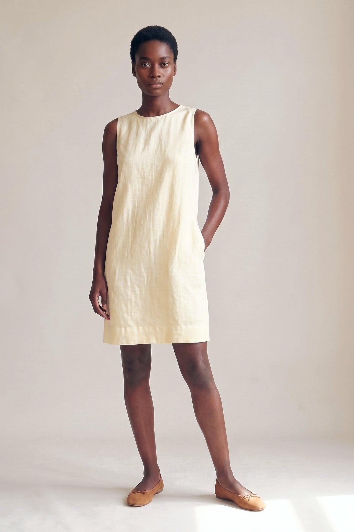 Vestido Alice Linho Puro Amarelo Bebê — Frente