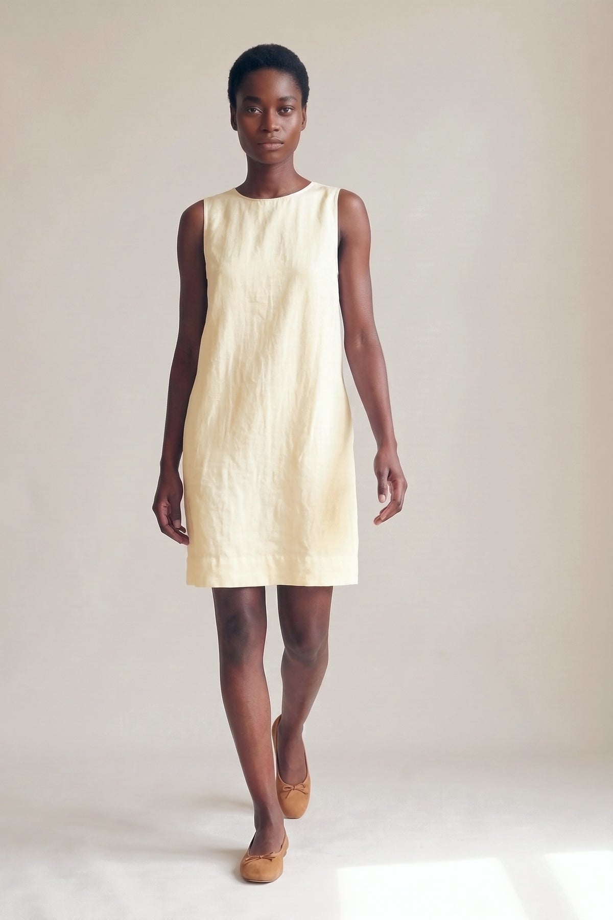 Vestido Alice Linho Puro Amarelo Bebê — Andando