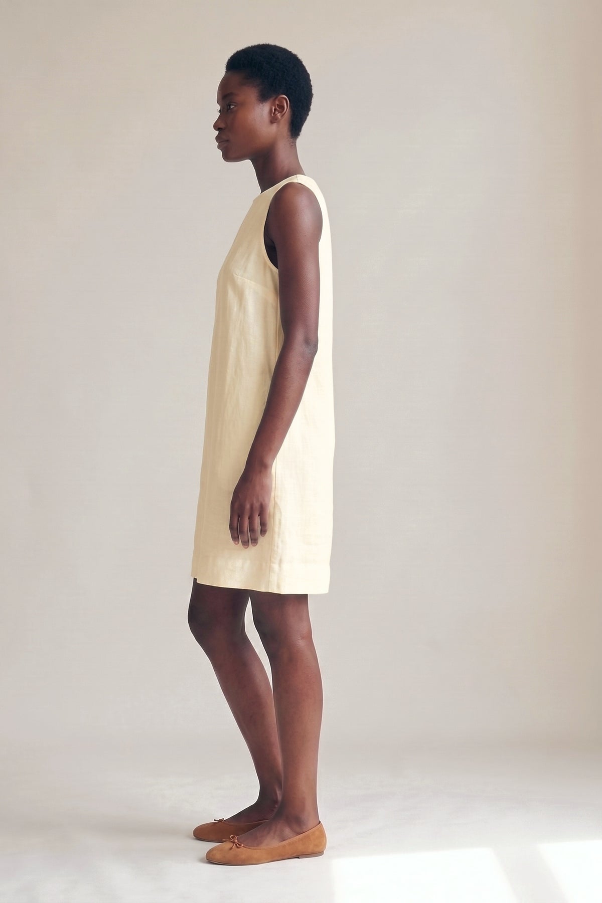 Vestido Alice Linho Puro Amarelo Bebê — Perfil