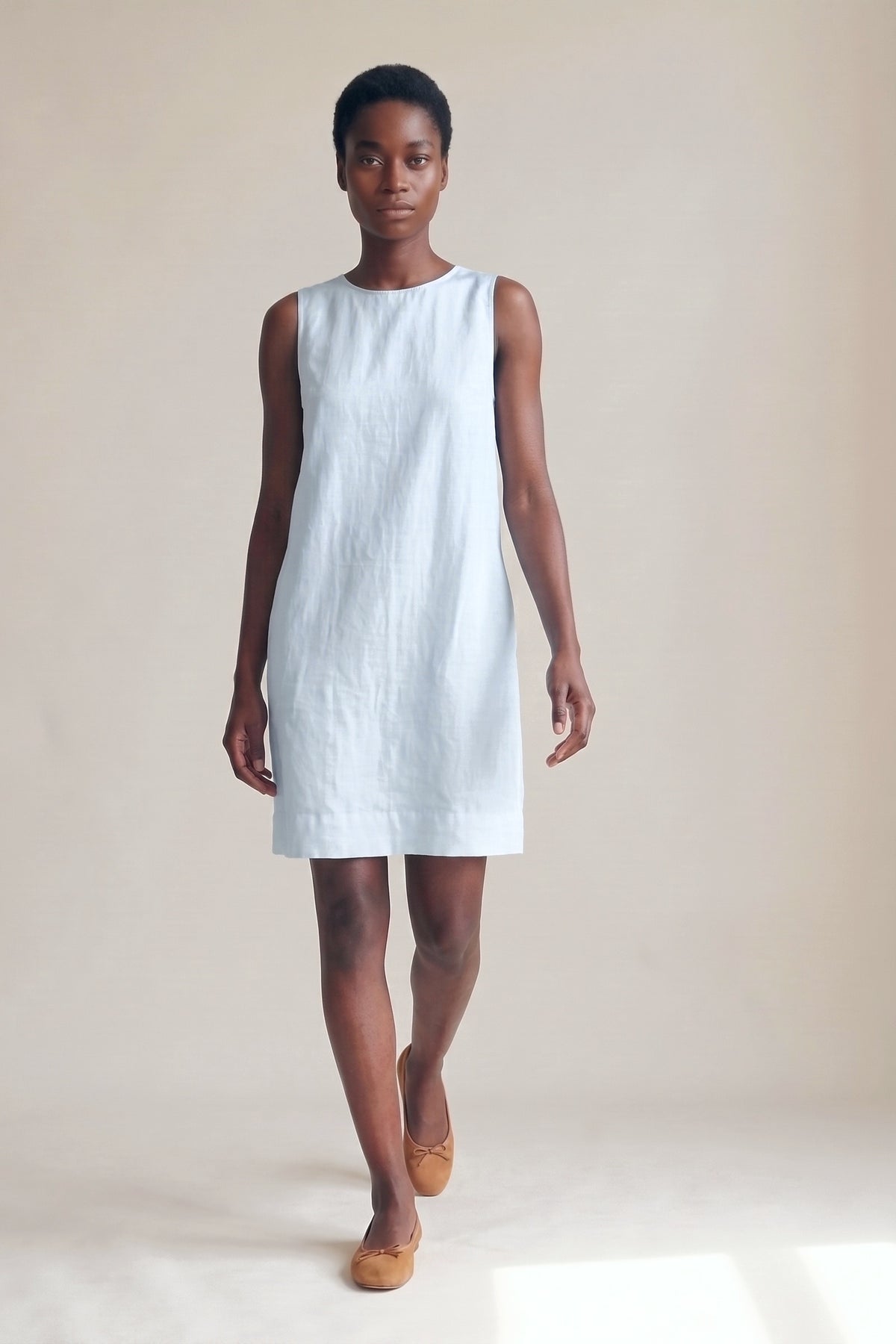 Vestido Alice Linho Puro Azul Bebê — Andando