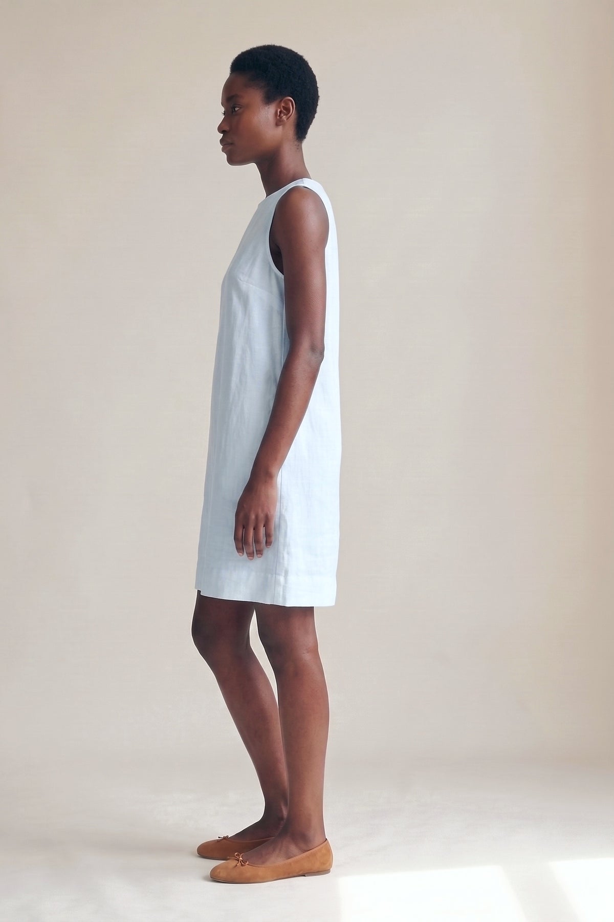 Vestido Alice Linho Puro Azul Bebê — Perfil