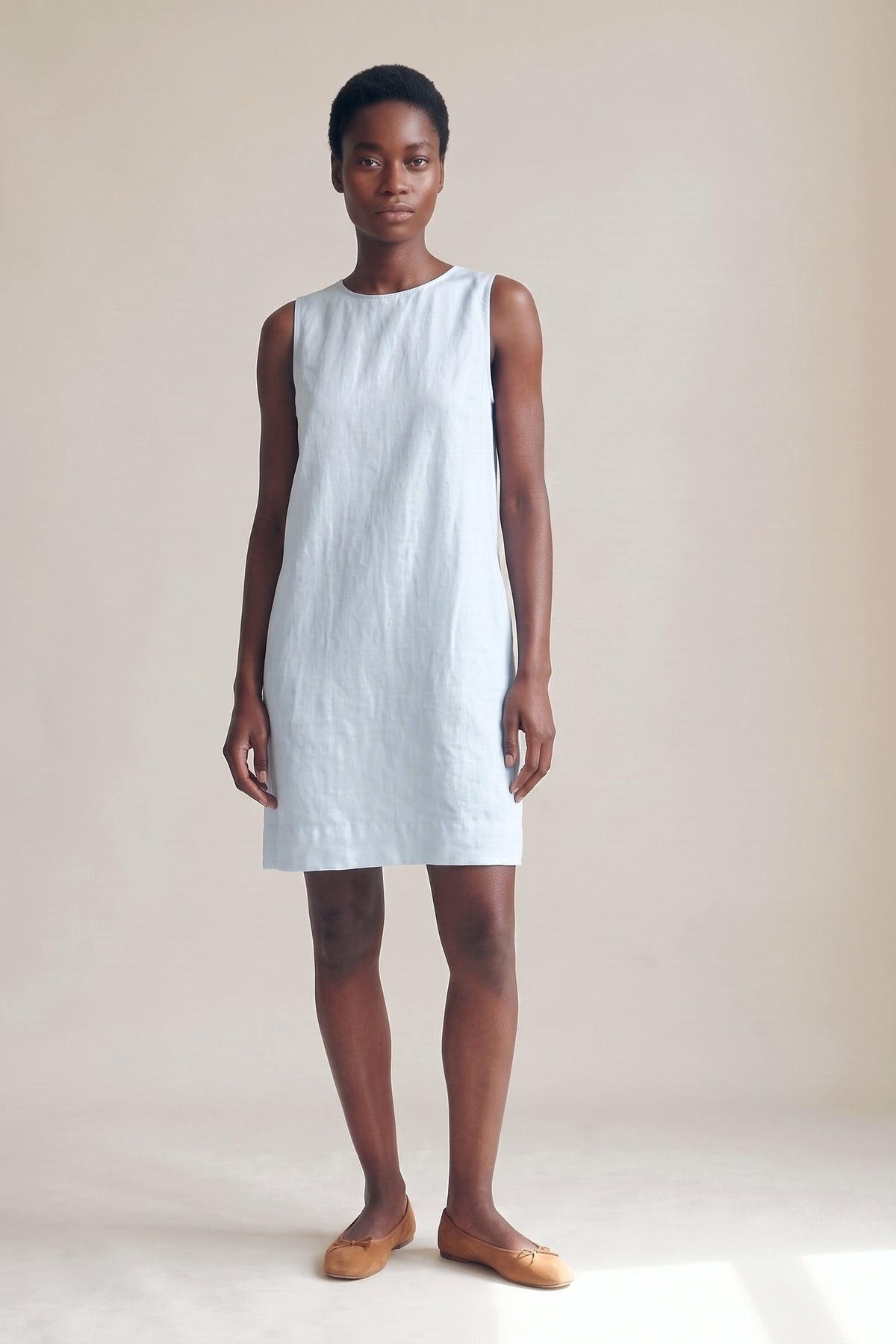Vestido Alice Linho Puro Azul Bebê — Frente