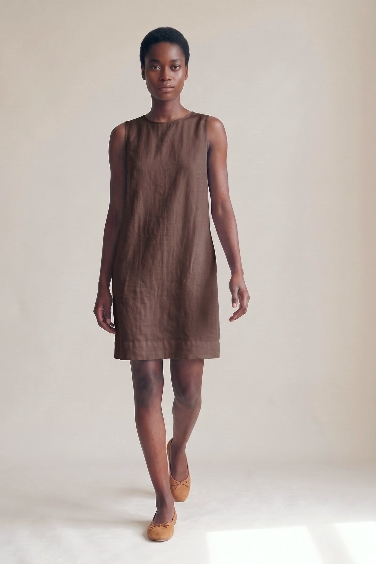 Vestido Alice Linho Puro Chocolate — Andando