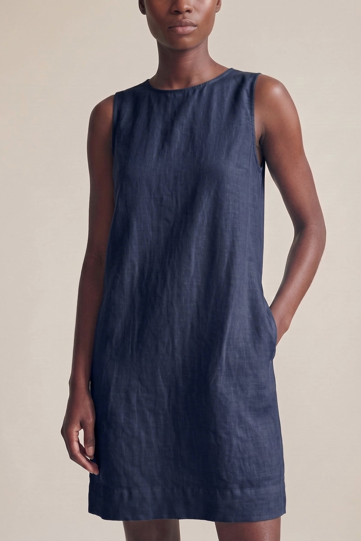 Vestido Alice Linho Puro Marinho — Detalhe