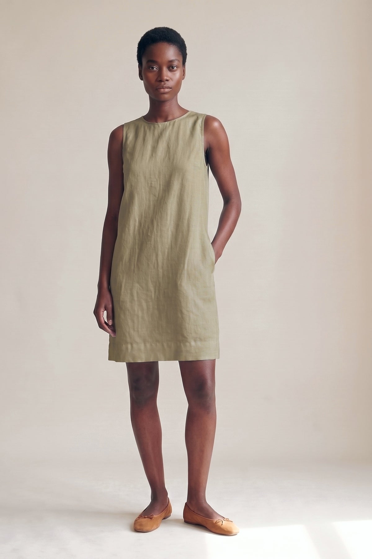 Vestido Alice Linho Puro Verde Militar — Frente