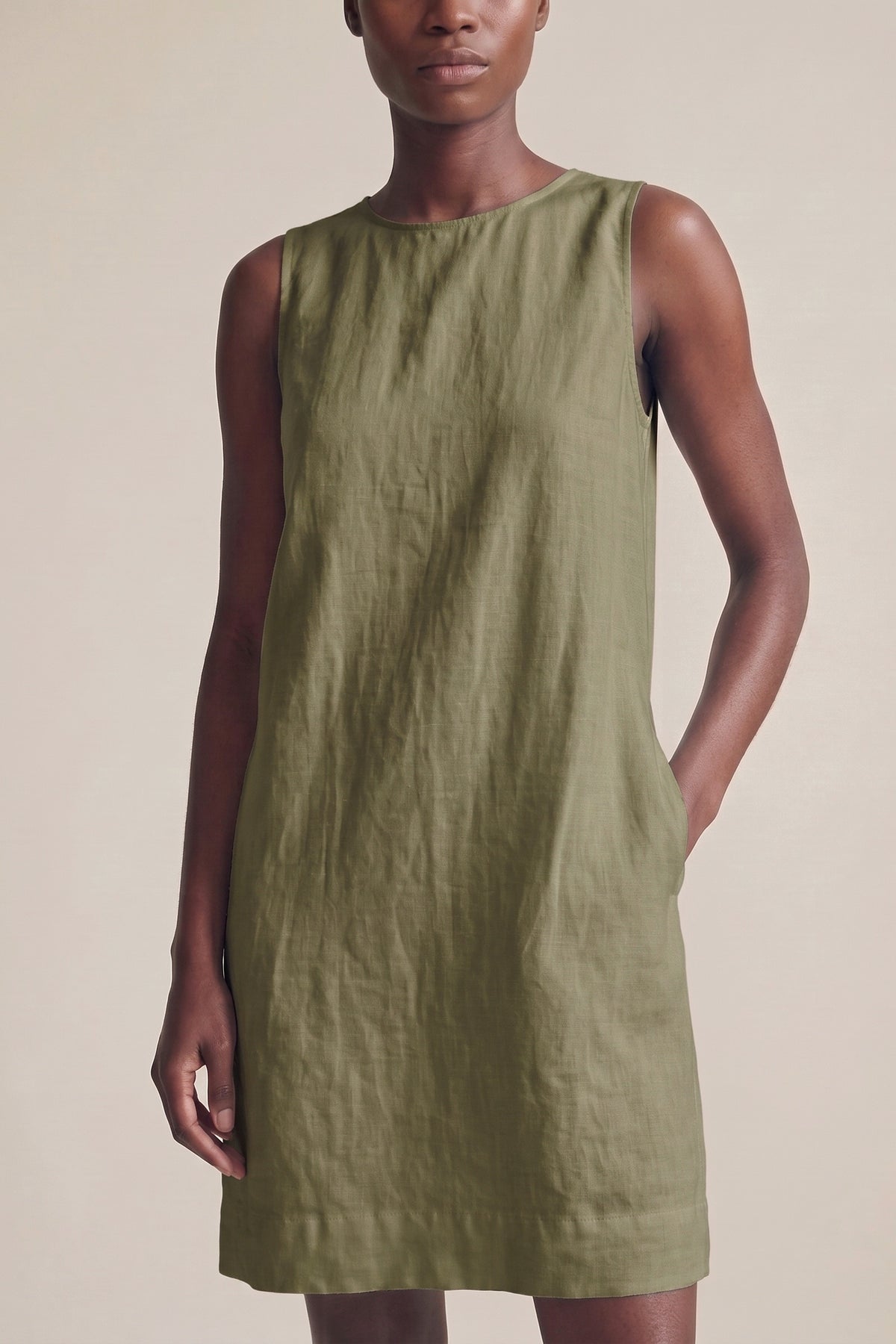 Vestido Alice Linho Puro Verde Militar — Detalhe
