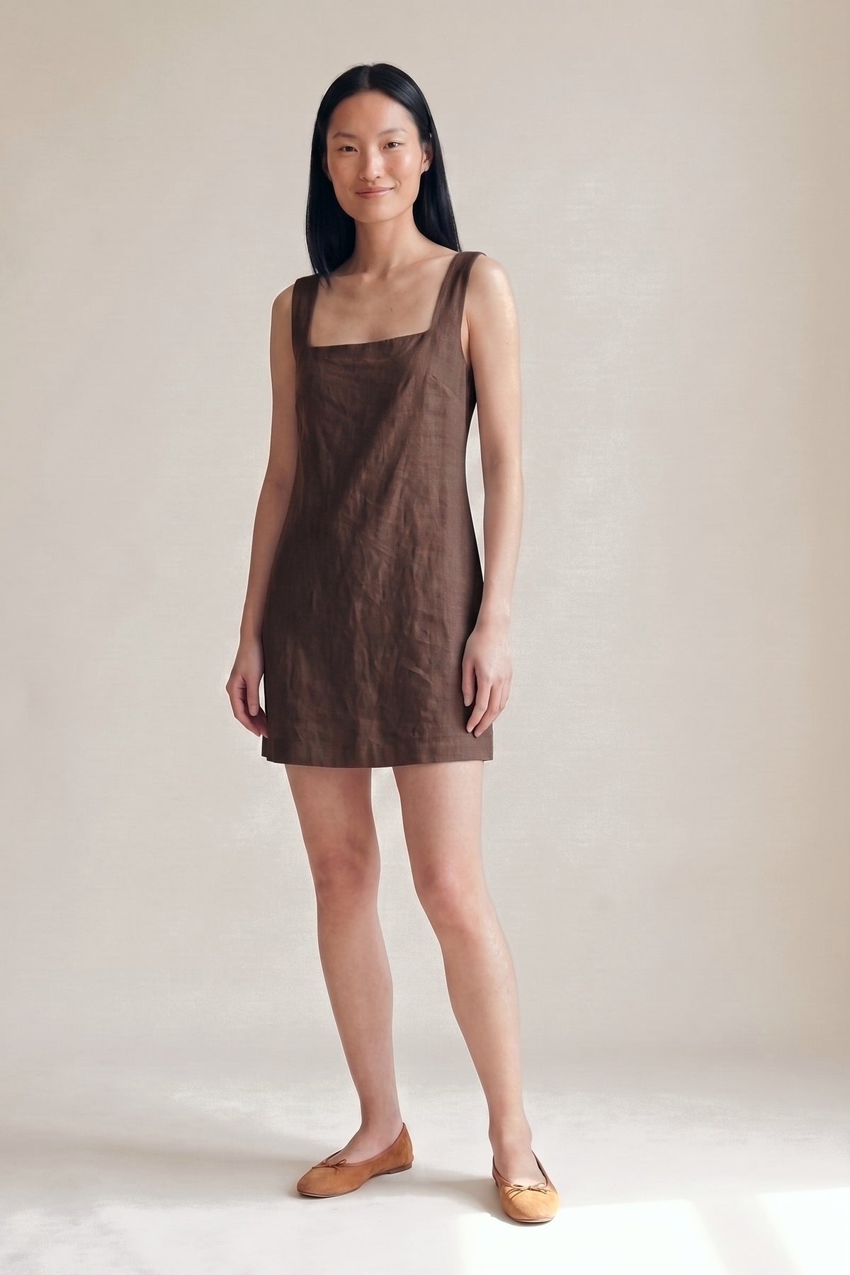 Vestido Laura Linho Puro Chocolate — Frente #Cor_Chocolate