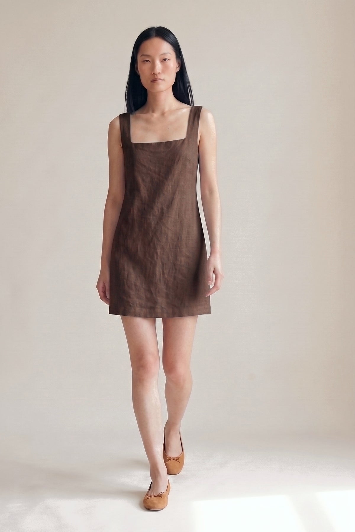 Vestido Laura Linho Puro Chocolate — Andando #Cor_Chocolate